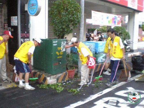 台南市中西區「環境清潔日」，黎區長感謝志工的參與投入...