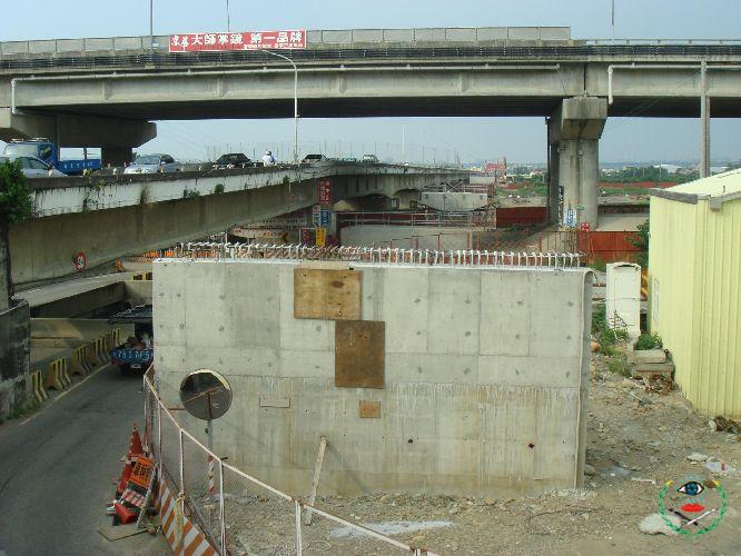 新竹市溪州橋改建工程預定101年9月23日進行鋼箱梁吊裝...