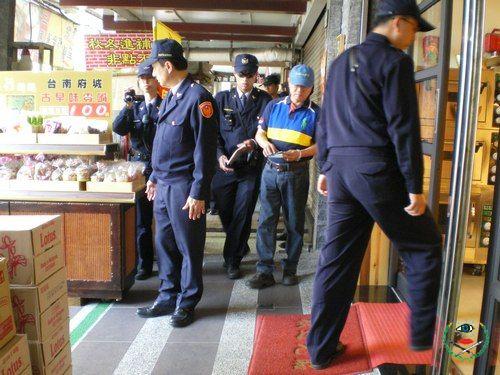 台南市警察局第二分局 騎樓暢通宣導作為...