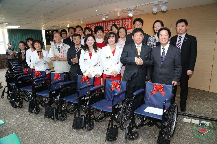 寒冬送暖 國際青商會總會捐贈台南百部輪椅...