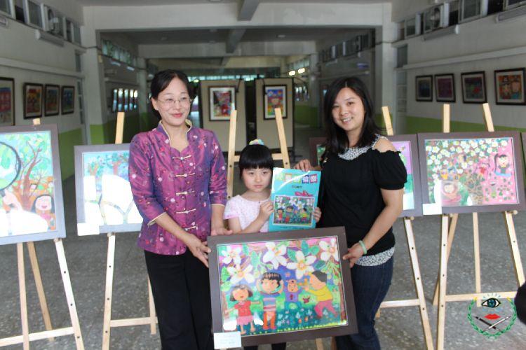 2014兒童節禮物贈送記者會10日上午在雲林國小活動中心藝廊溫...