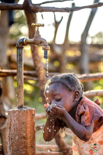 一杯乾净水 让儿童生命不再乾涸