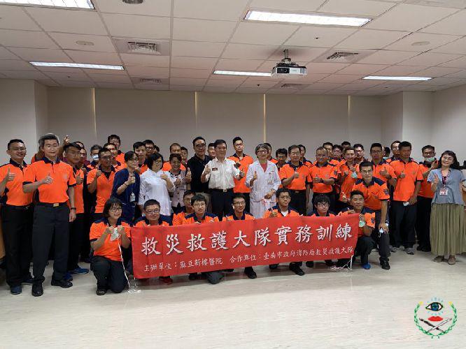 台南消防第三大隊與麻豆新樓醫院首度跨域合作 辦理擬真救護處置訓...