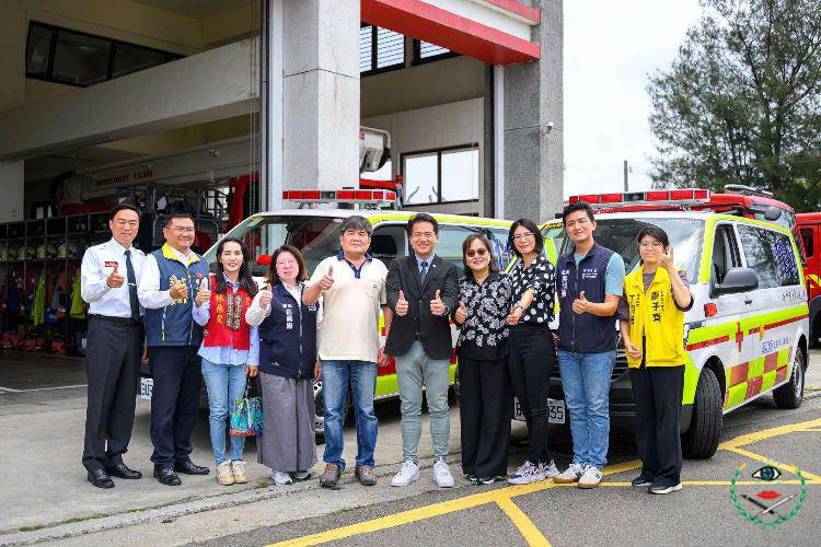 新竹--在地企業聯合捐贈2輛救護車...