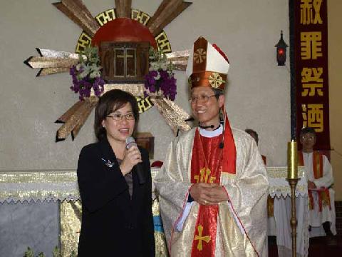 天主教嘉義教區舉行鍾安住主教就職週年慶祝活動...