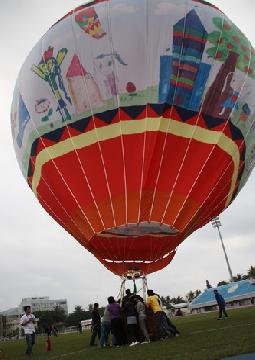 台東縣府辦理2梯次「2012台灣熱氣球嘉年華」熱氣球飛行冬令營...