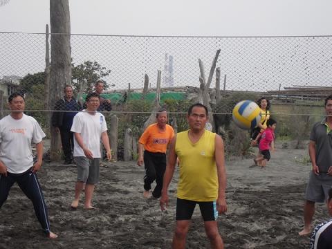 高市湖內警分局舉辦沙灘排球比賽「以球會友」...